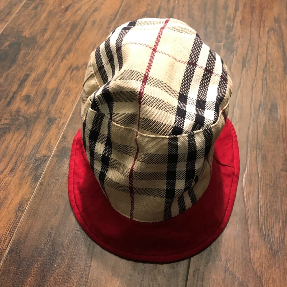 Burberry Reversible Bucket Hat Plaid & Red /Red & Plaid.Size M